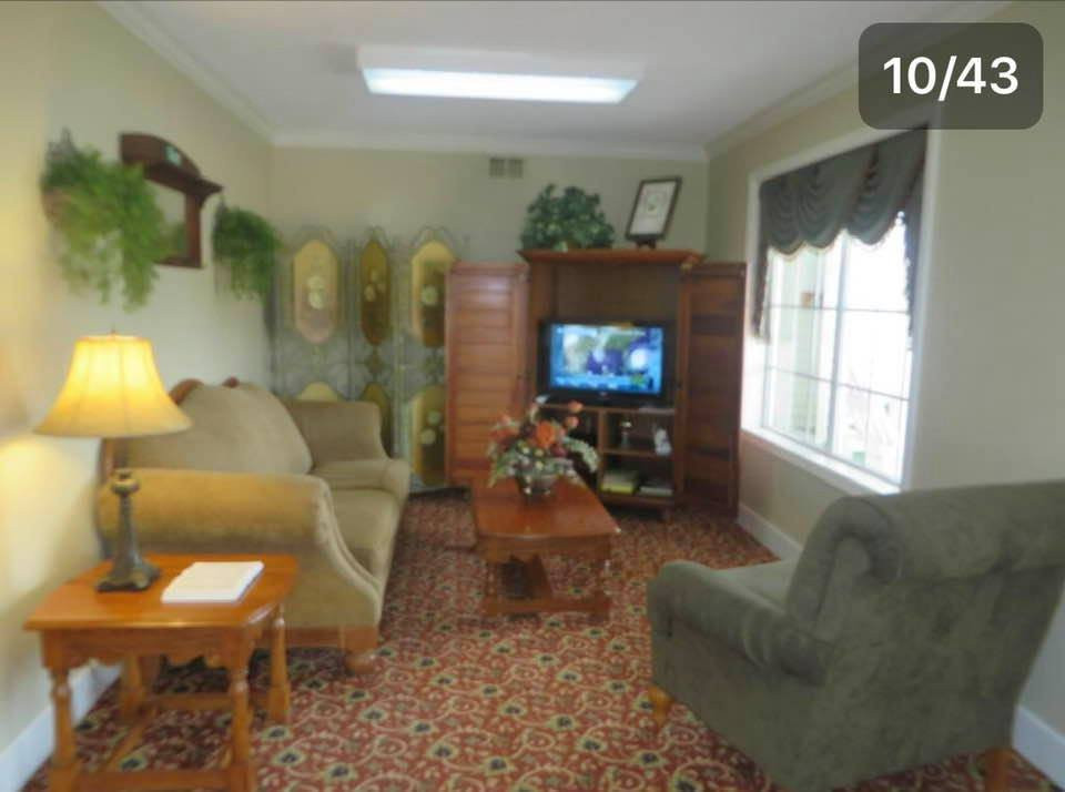 Honeysuckle Inn主图