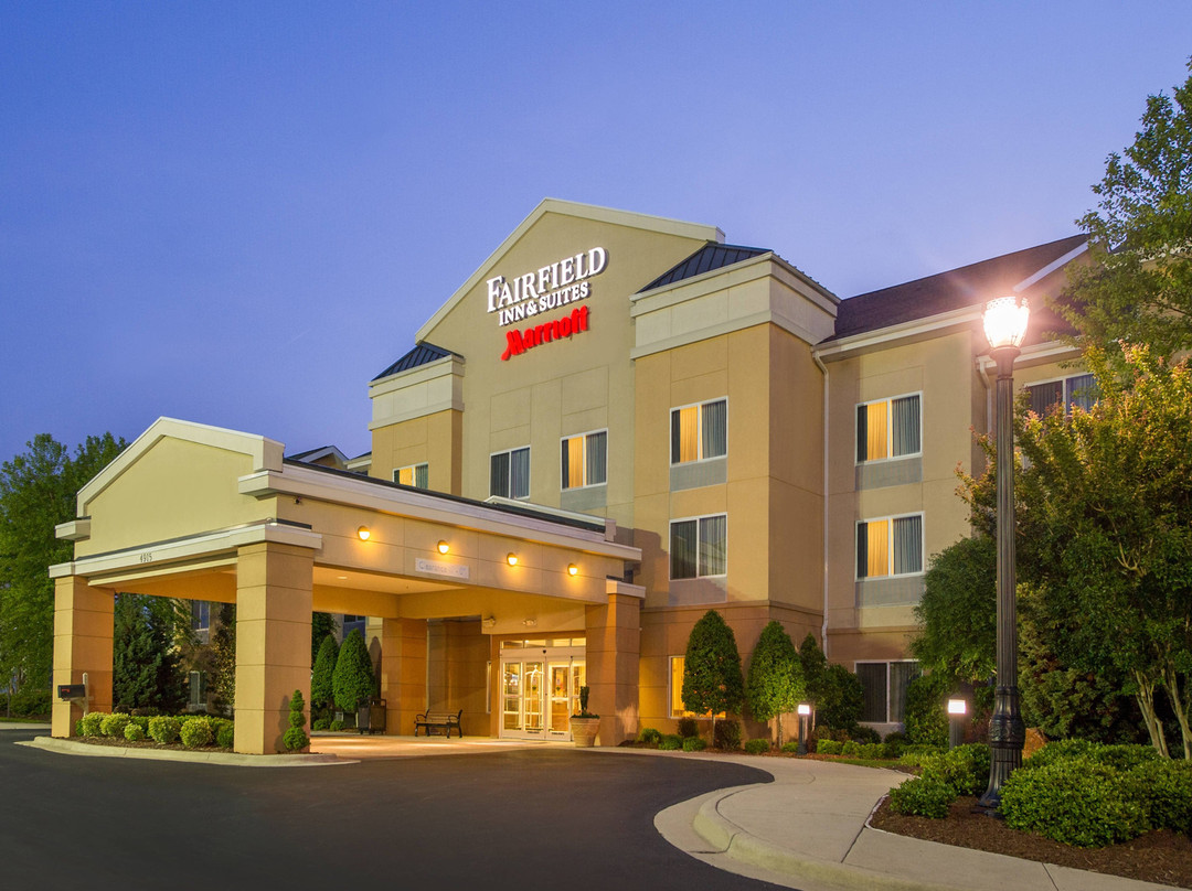 威尔逊费尔菲尔德客栈及套房酒店主图