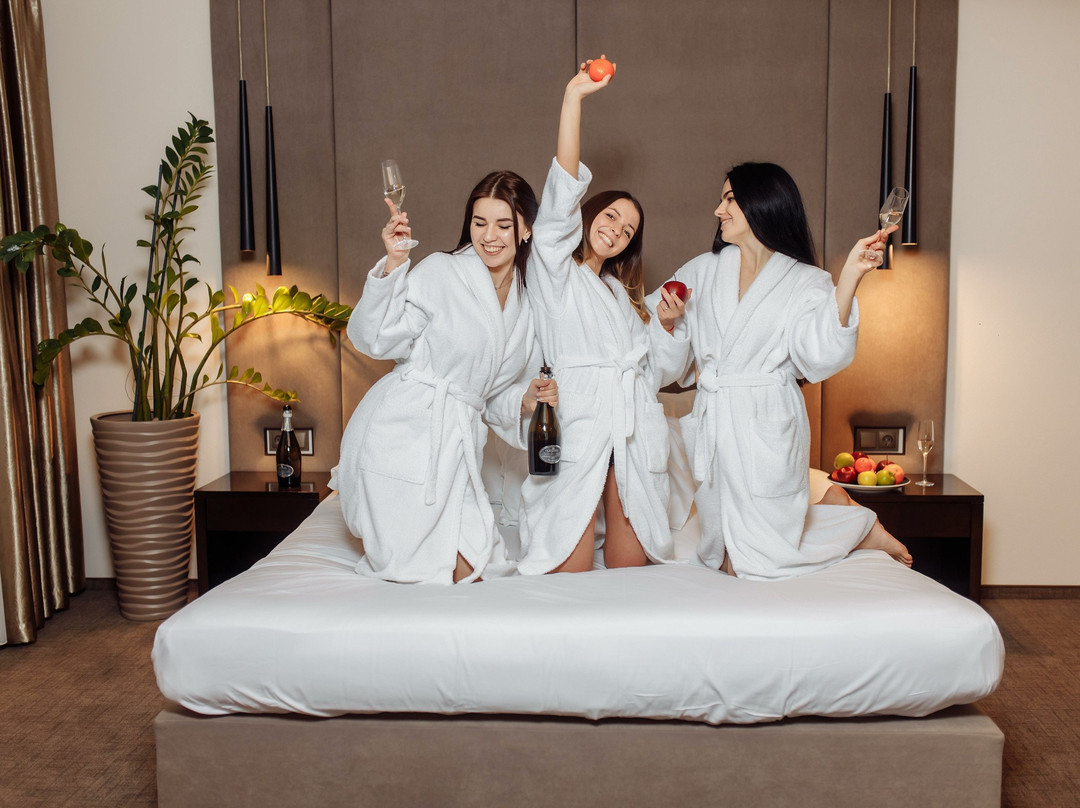 Riverside Hotel主图