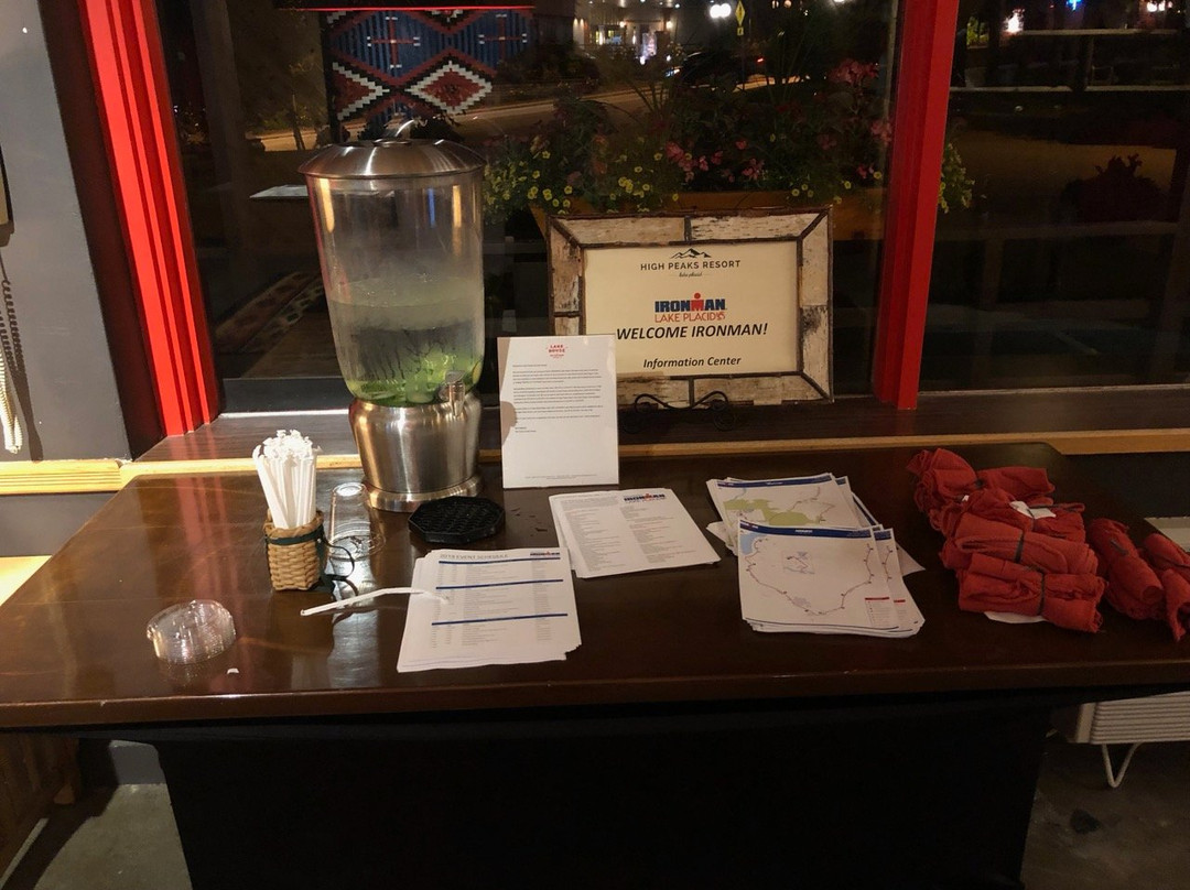 湖畔之家酒店主图