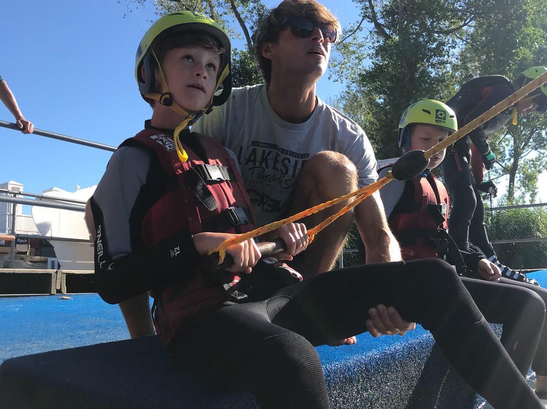 Lakeside Paradise Cable Park-克诺克－海斯特必去景点