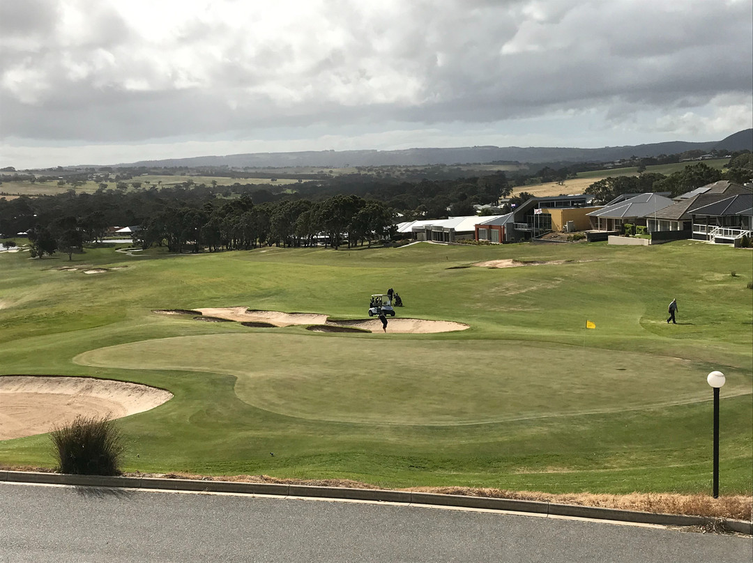 麦克拉肯乡村俱乐部酒店主图
