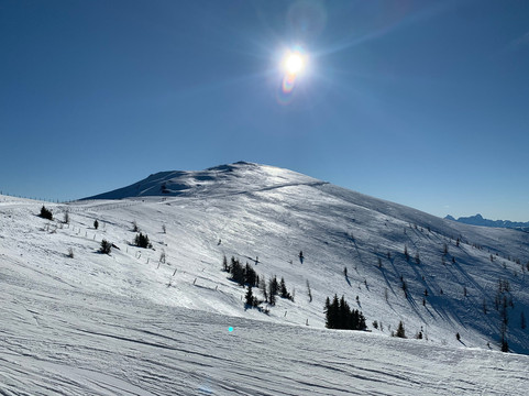 瑙克里佐特酒店主图