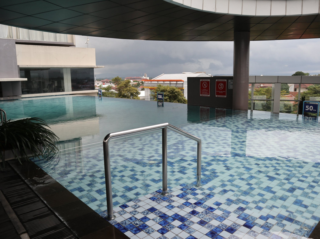 阿斯顿纳文帝国酒店主图