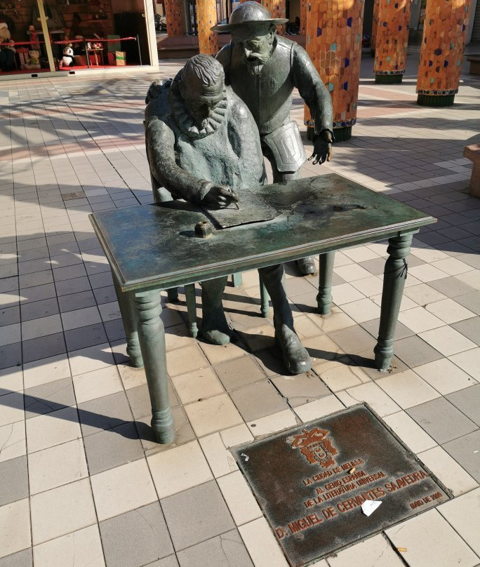 Estatuas de Miguel de Cervantes y El Quijote-梅利利亚必去景点