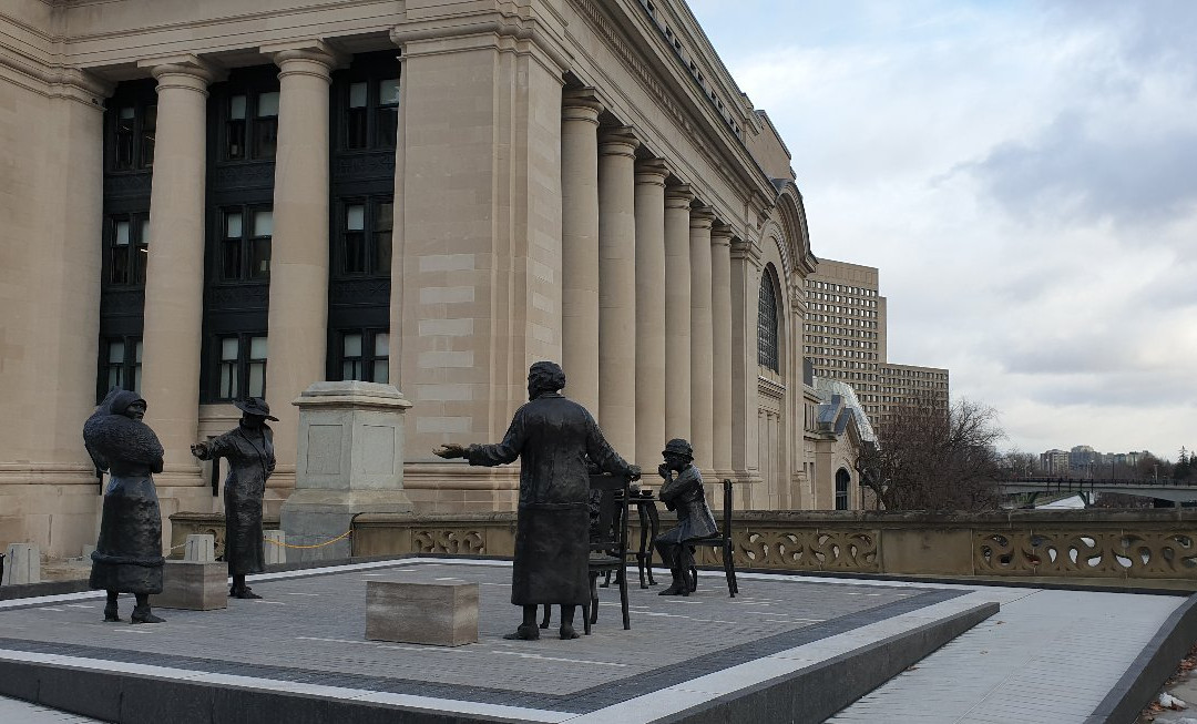 Famous Five Monument-渥太华必去景点