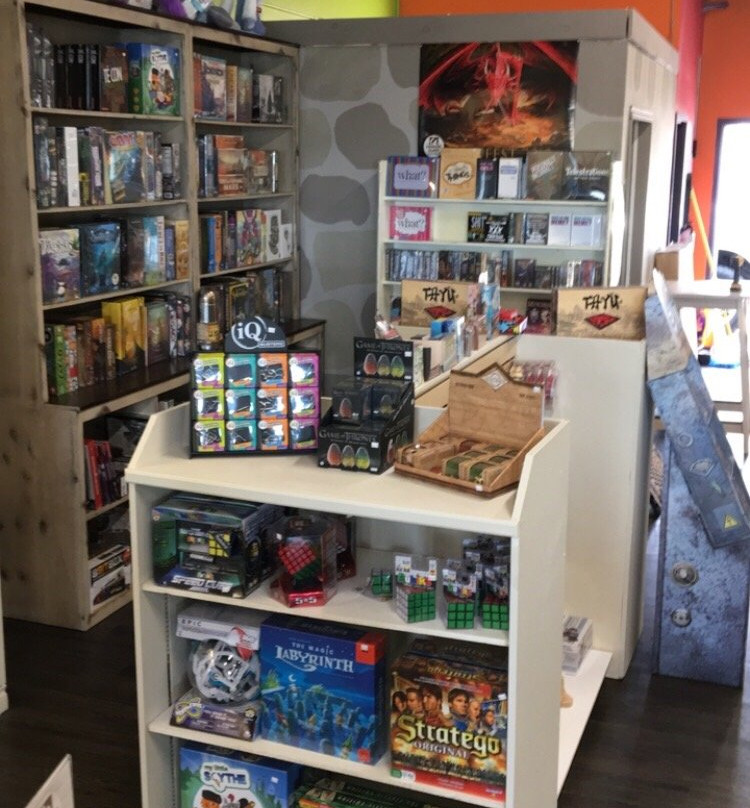 Looking Glass Toys & Games-Petawawa必去景点