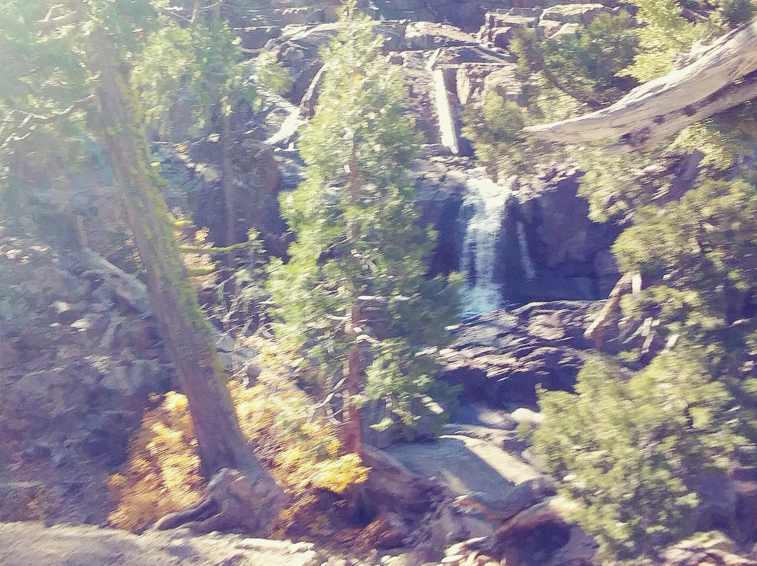 Glen Alpine Falls景点图片