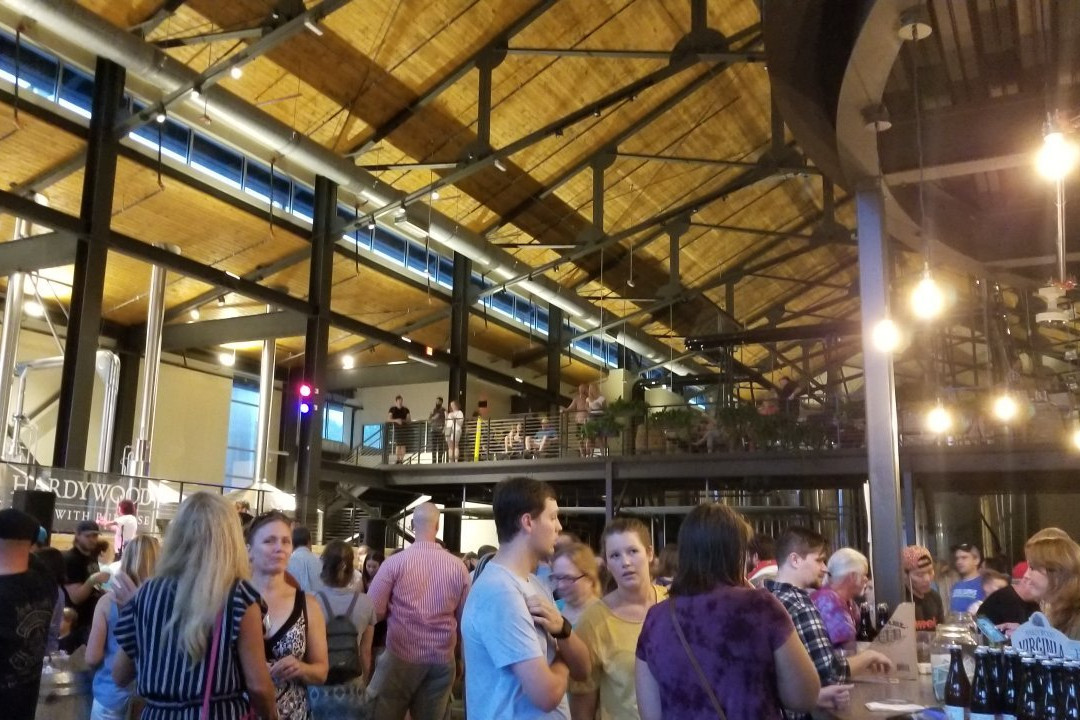 Oilville旅游景点-Hardywood Park Craft Brewery