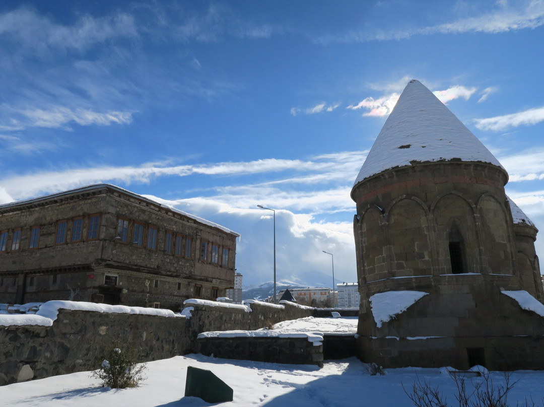 Uc Gumbetler (Three Tombs)-Erzurum必去景点