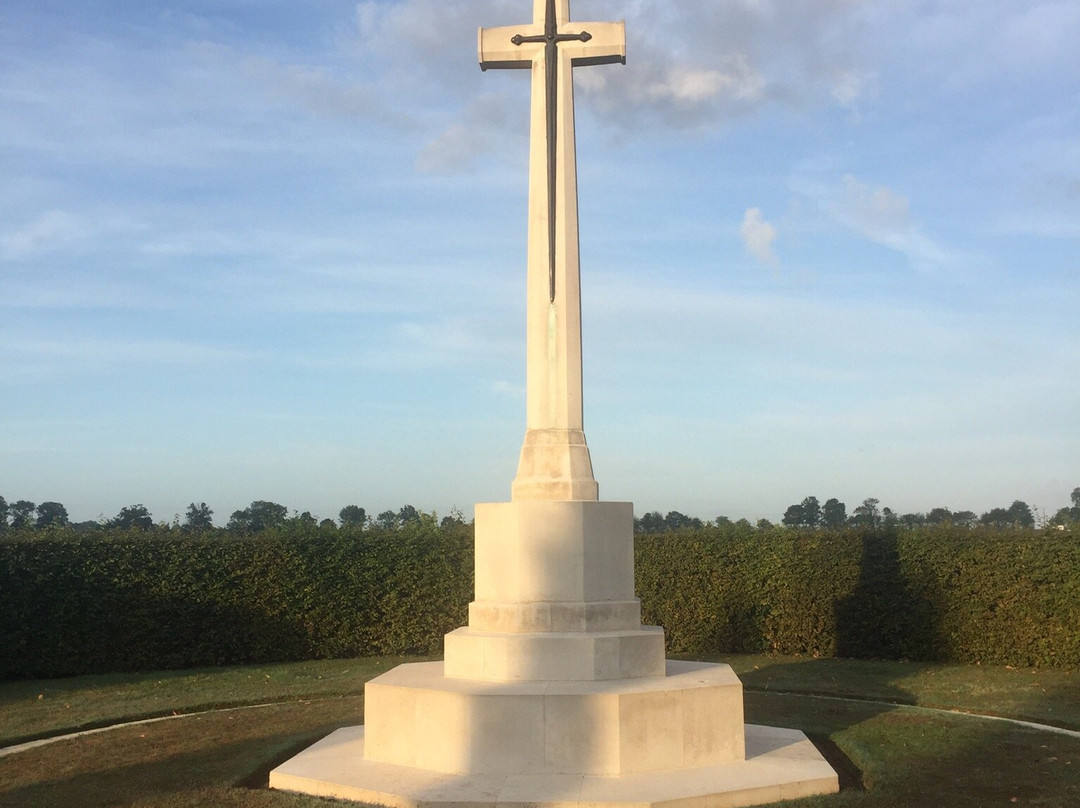Banneville-la-Campagne War Cemetery景点图片