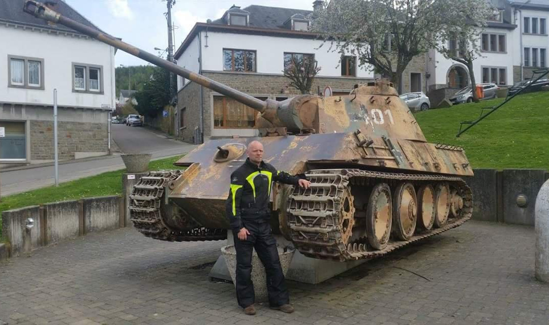 Oorlogsmonument Houffalize "Panther"景点图片
