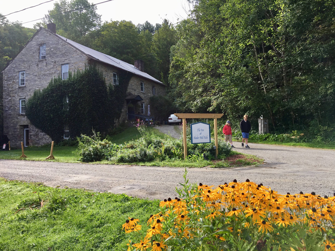 The Inn at Shaker Mill Falls主图