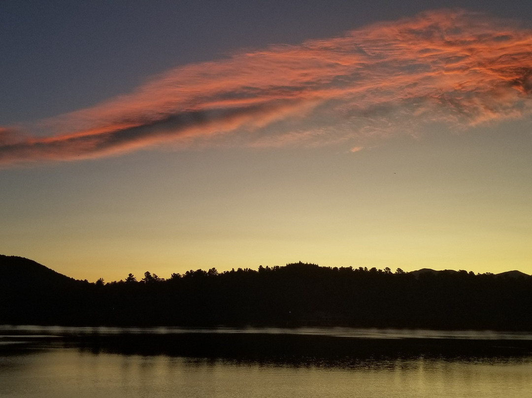 金箭湖畔度假酒店主图