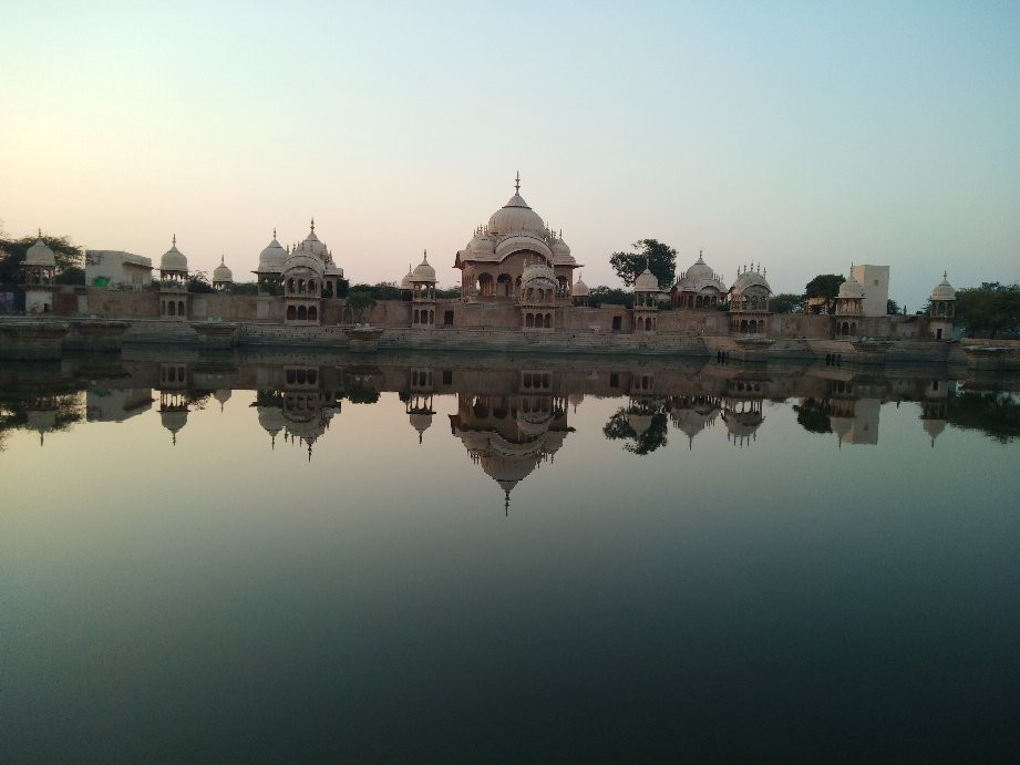 The Sacred Lake Kusum Sarovar景点图片