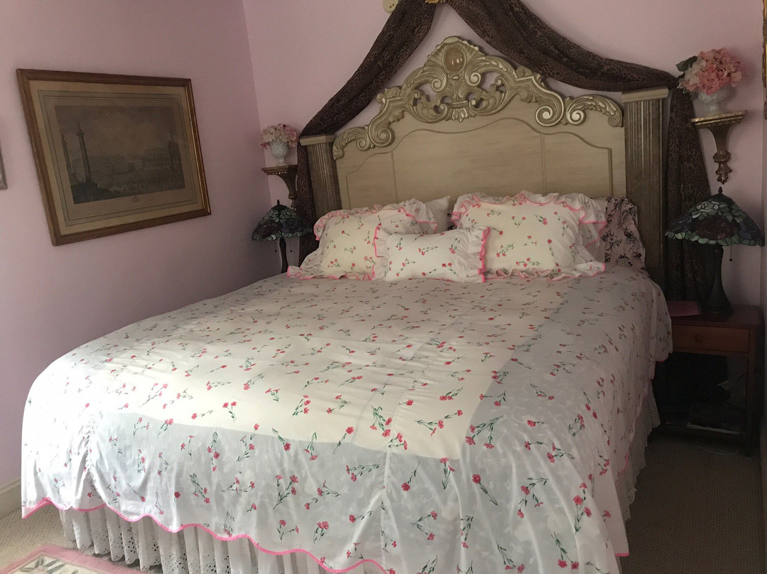 Beds On Clouds - Catskill Lodging主图