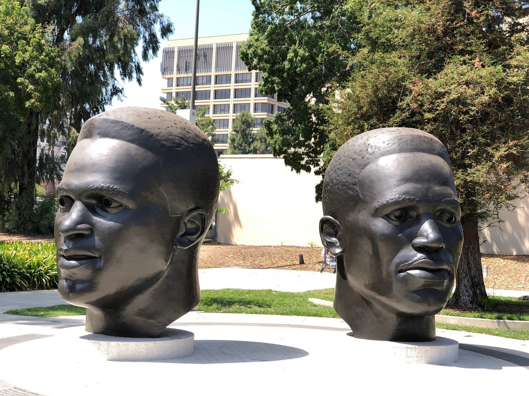 Robinson Memorial景点图片