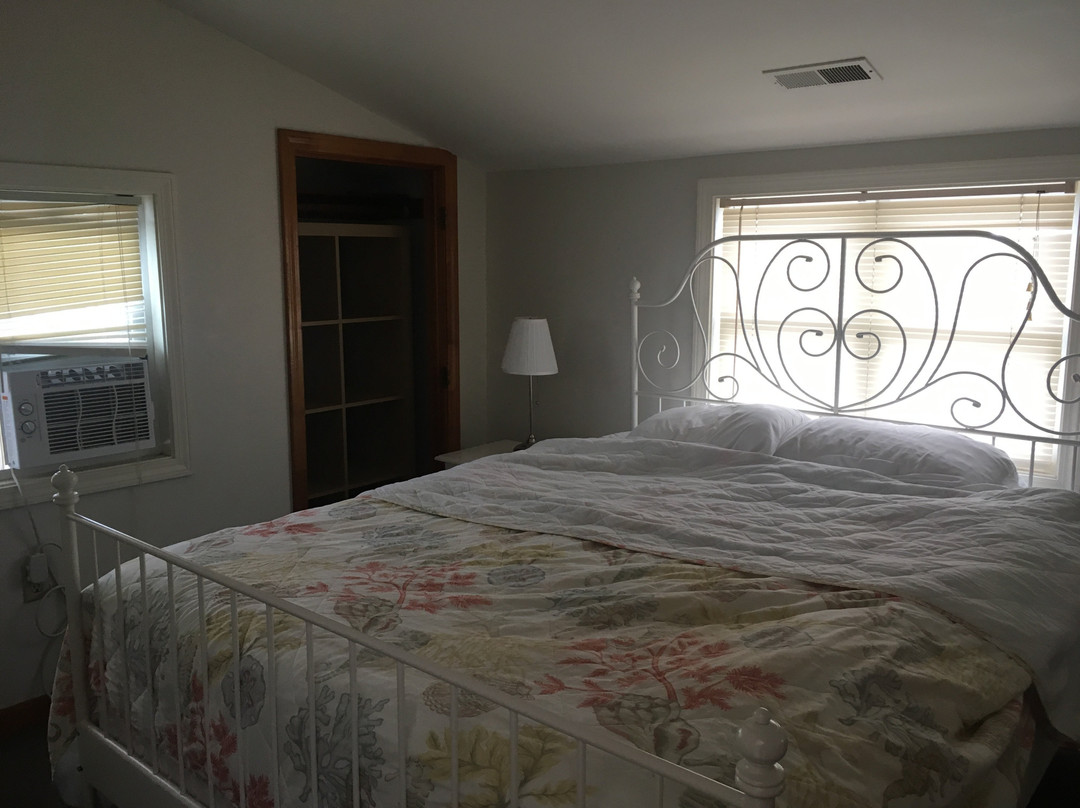 Shoreline Oceanfront Rooms and Suites主图