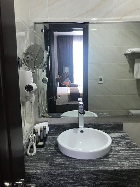 City Plaza Hotel & Suites主图