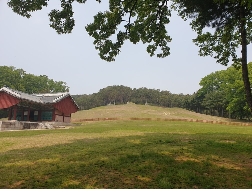 Yungneung Royal Tomb & Geolleung Royal Tomb景点图片