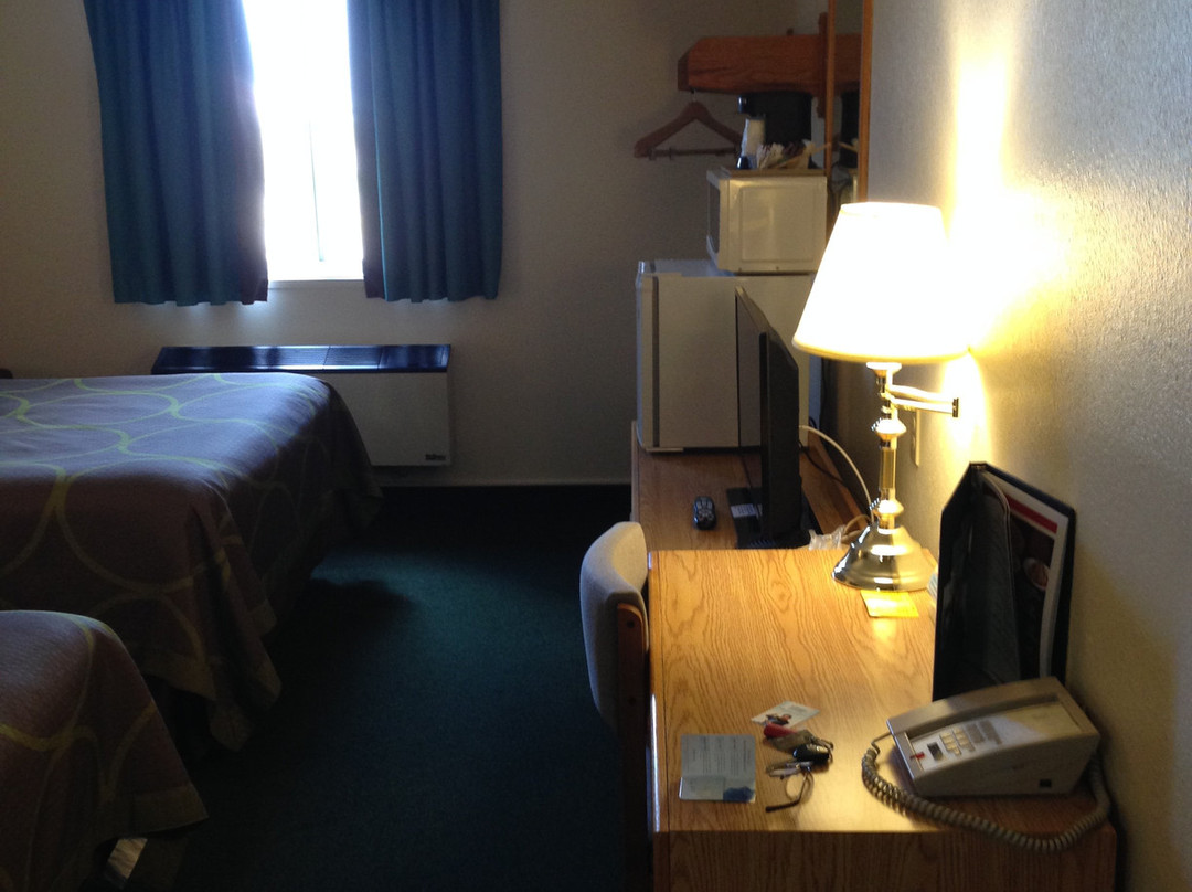 Super 8 by Wyndham Moose Jaw SK主图