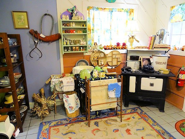 Flutterby Antiques-德斯廷必去景点