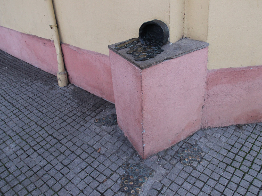 Sculpture The Pot with Money-克莱佩达必去景点