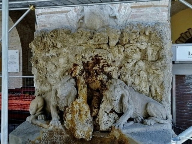 Fontana dei due Leoni-泰拉莫必去景点