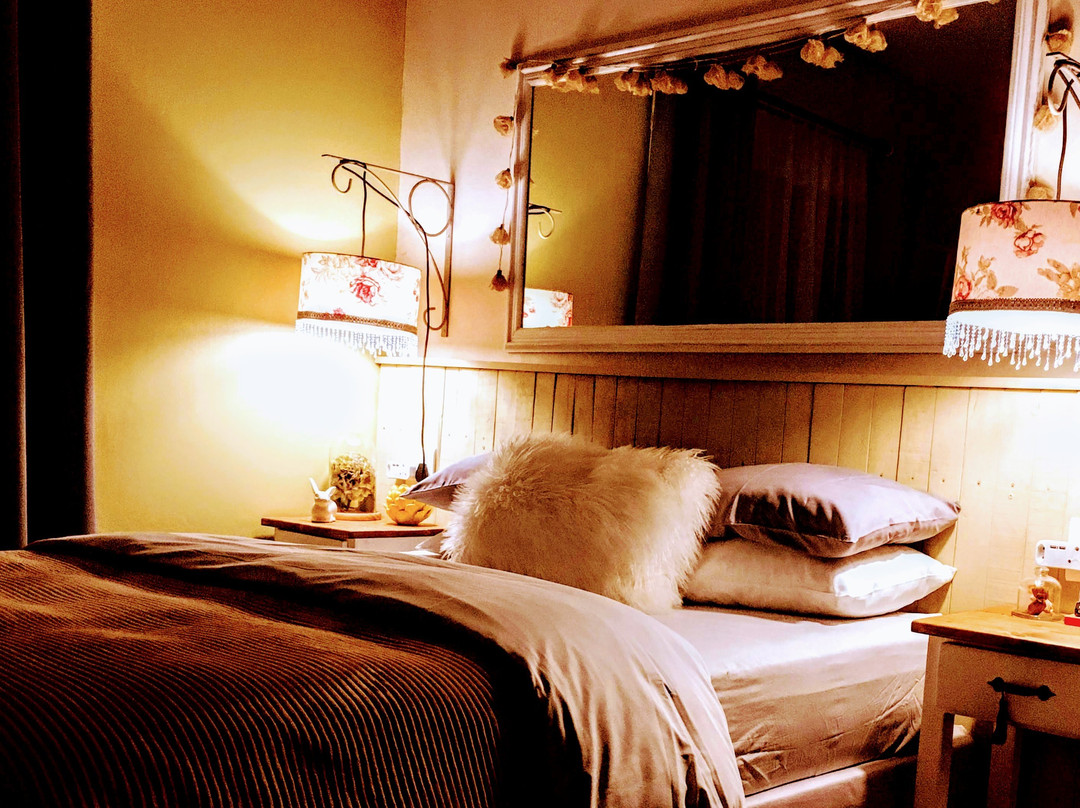 The Old Stone House主图