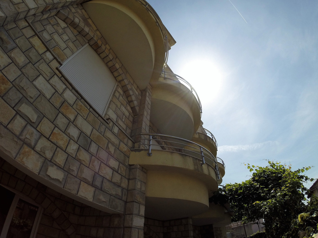 Youth Hotel Lav主图
