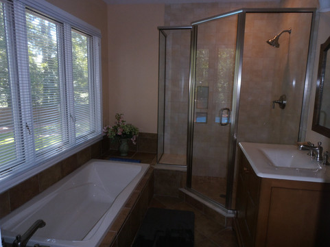 Tudor Oaks Inn主图