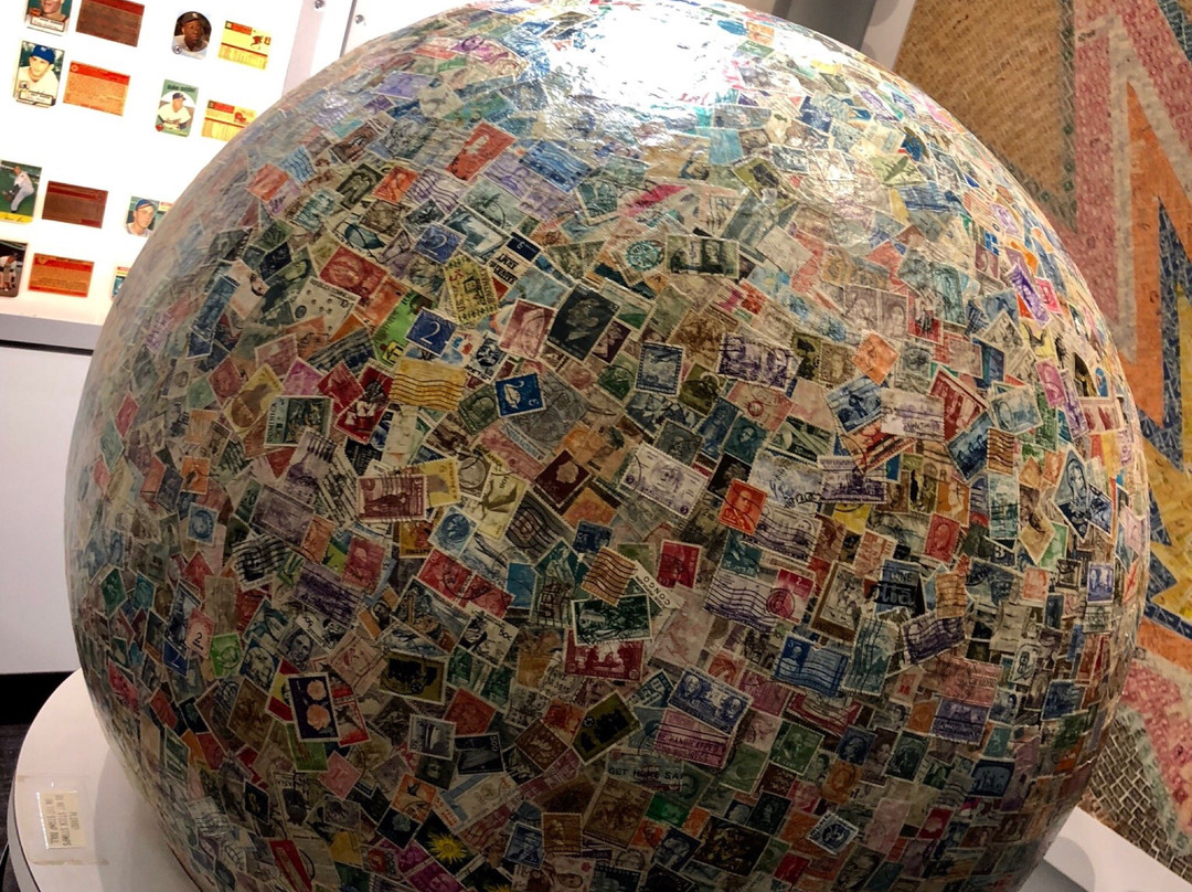 World's Largest Ball of Stamps景点图片