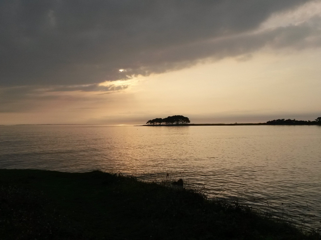 Plage de la Falaise-Locmariaquer必去景点