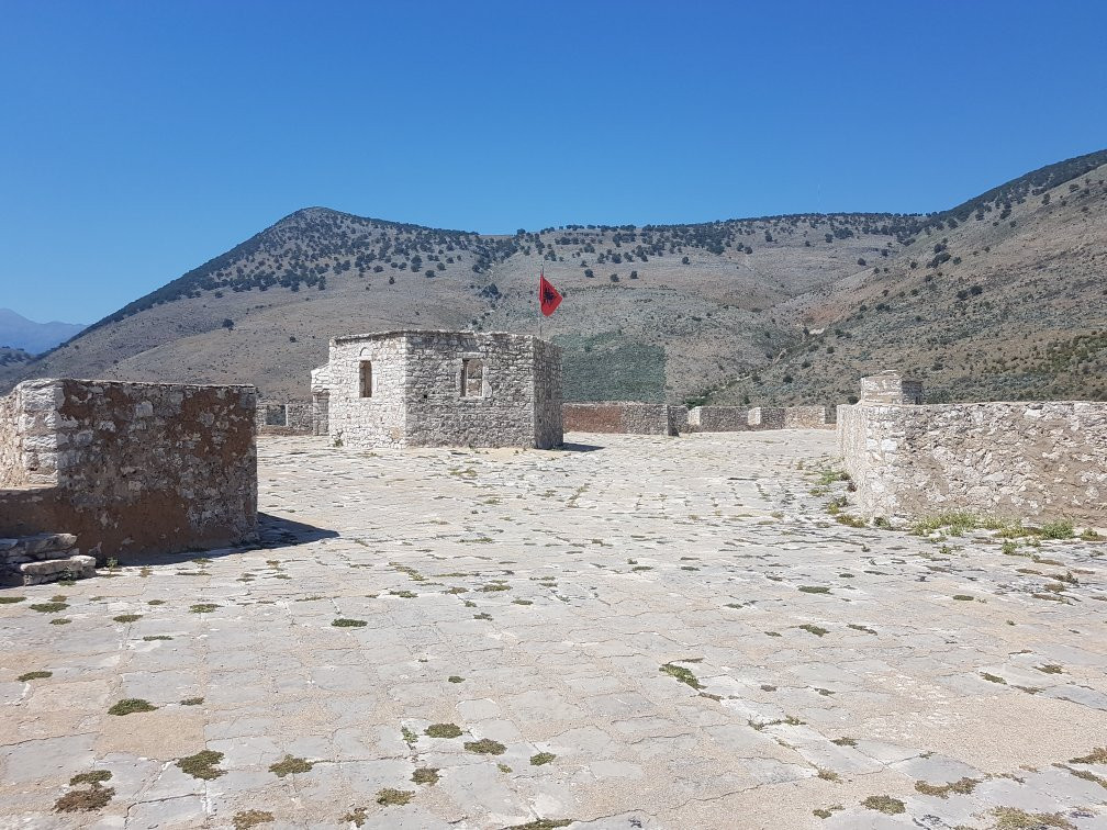 Himare旅游景点-Porto Palermo Castle