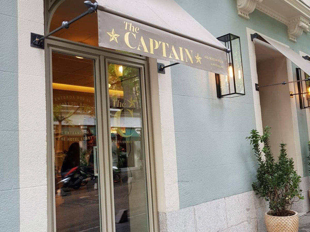 珀蒂宫艺术画廊酒店主图