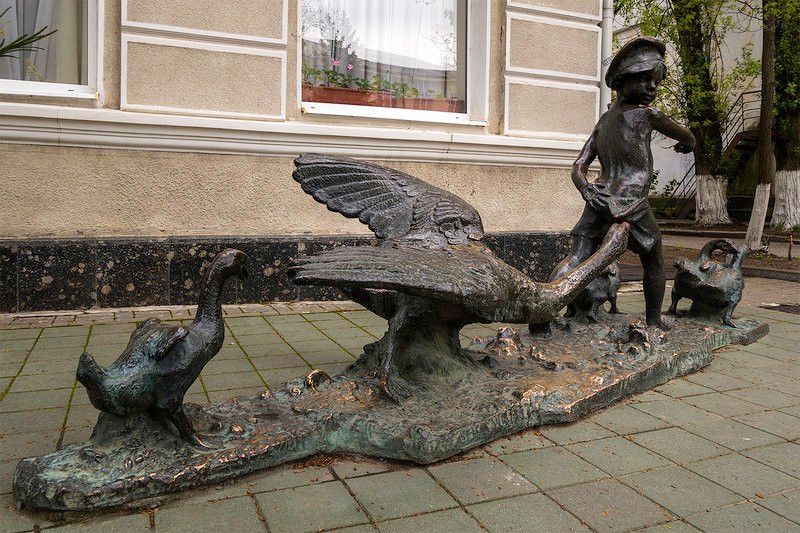 Sculpture Nakhalyonok and Geese-罗斯托夫必去景点