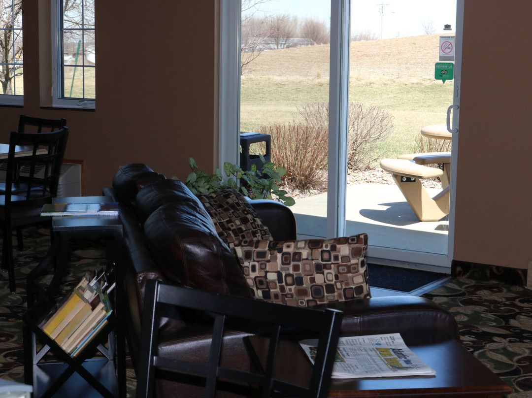 Rock Island Inn & Suites主图