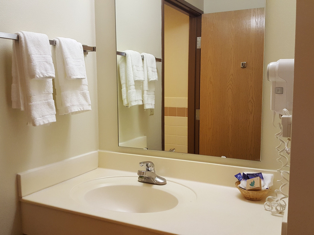 Motel 6 Norway, MI主图