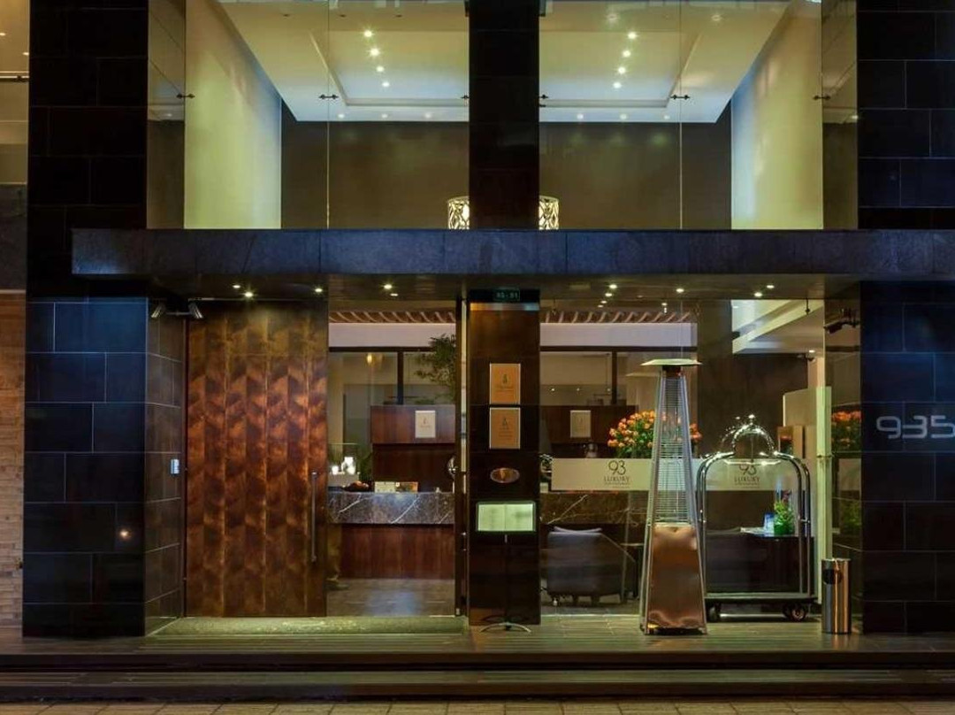 93 Luxury Suites & Residences主图