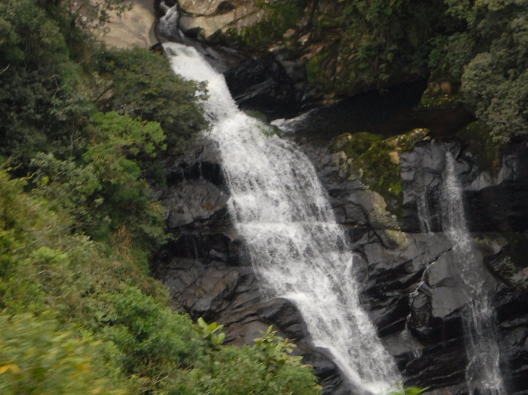 Veu de Noiva Waterfall景点图片