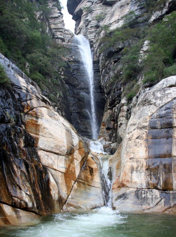 卢崖瀑布风景区-登封市必去景点