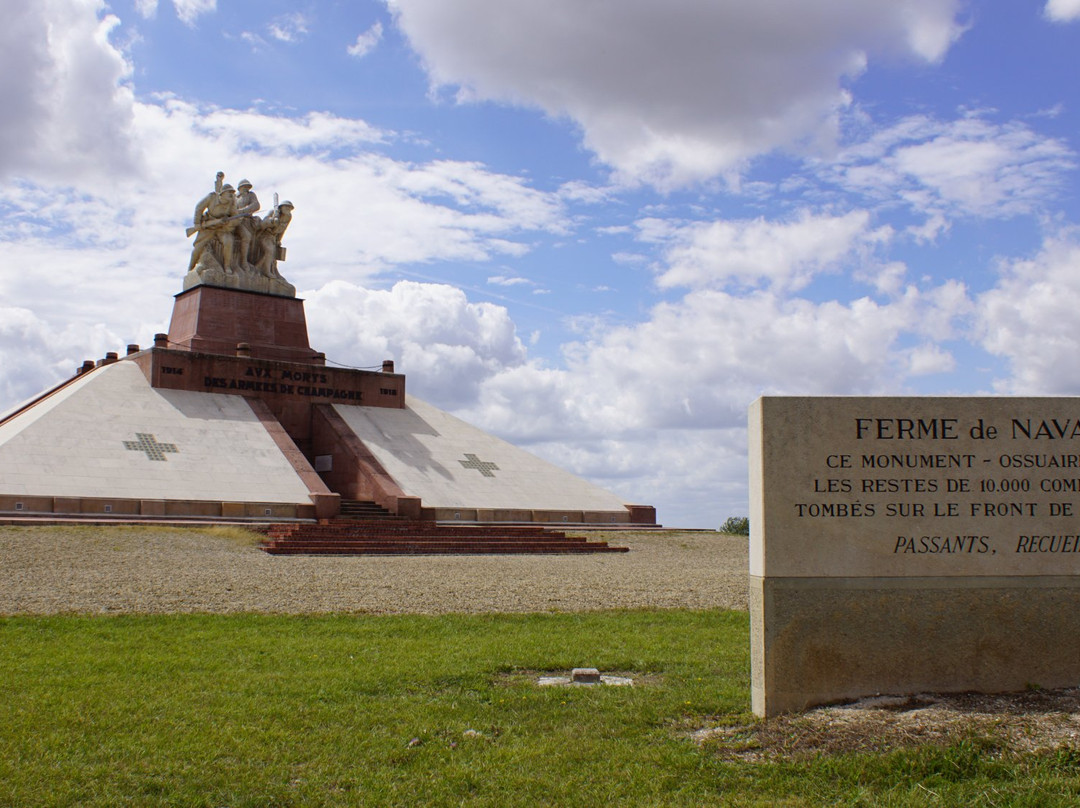 Monument-Ossuaire de « La Ferme de Navarin »景点图片
