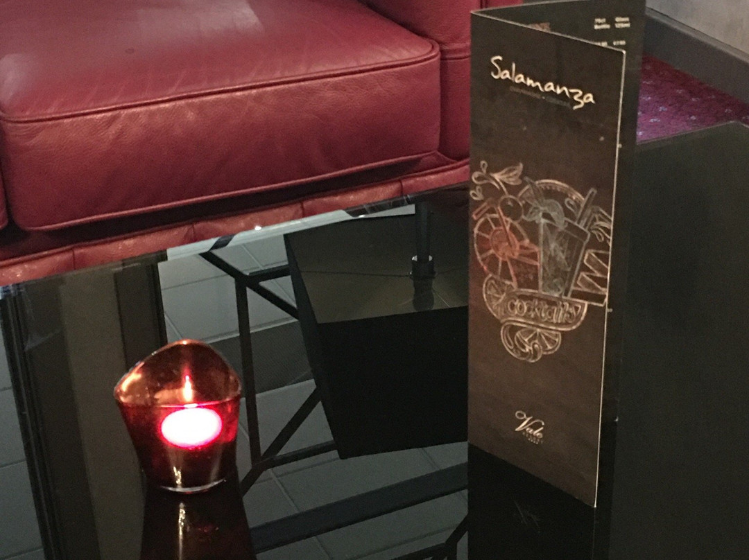 Salamanza Champagne Bar-Hensol必去景点