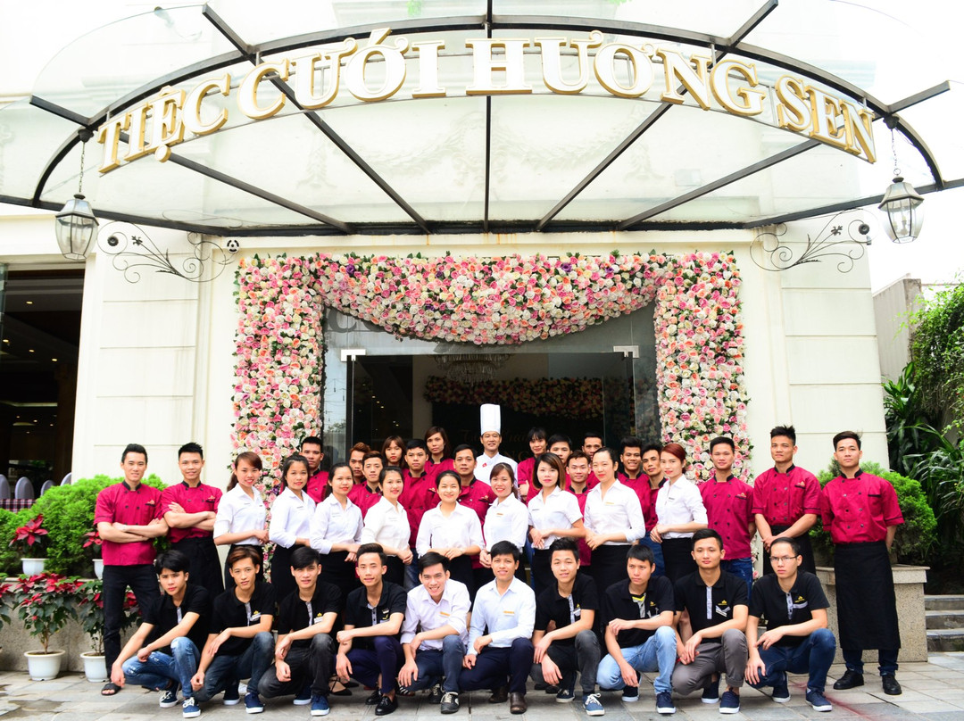 Nha Hang Huong Sen (Huong Sen Restaurant)