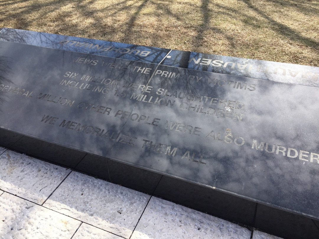 Harrisburg Holocaust Monument景点图片