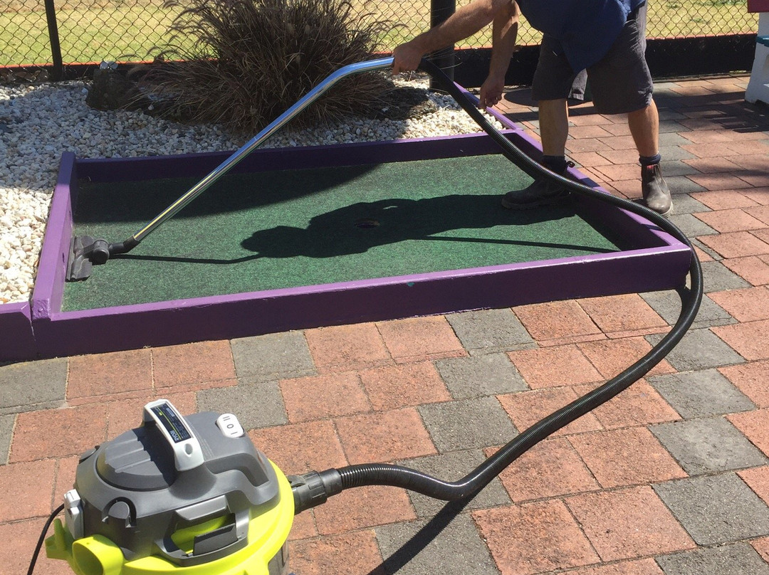 Lakes Entrance Mini Golf and Trampolines-莱克斯恩特伦斯必去景点