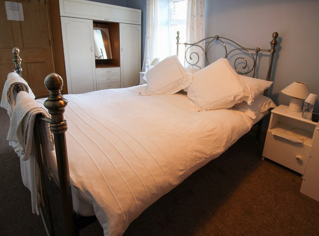 The Old Farm House主图