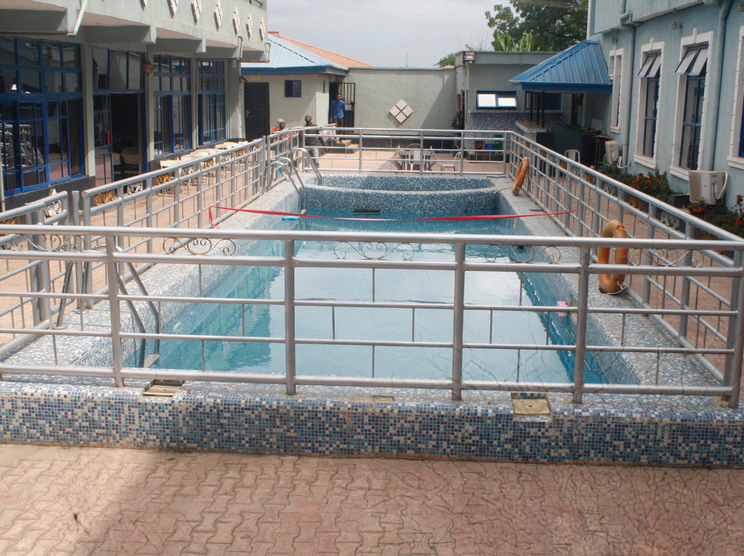 Upright Hotel & Suites主图