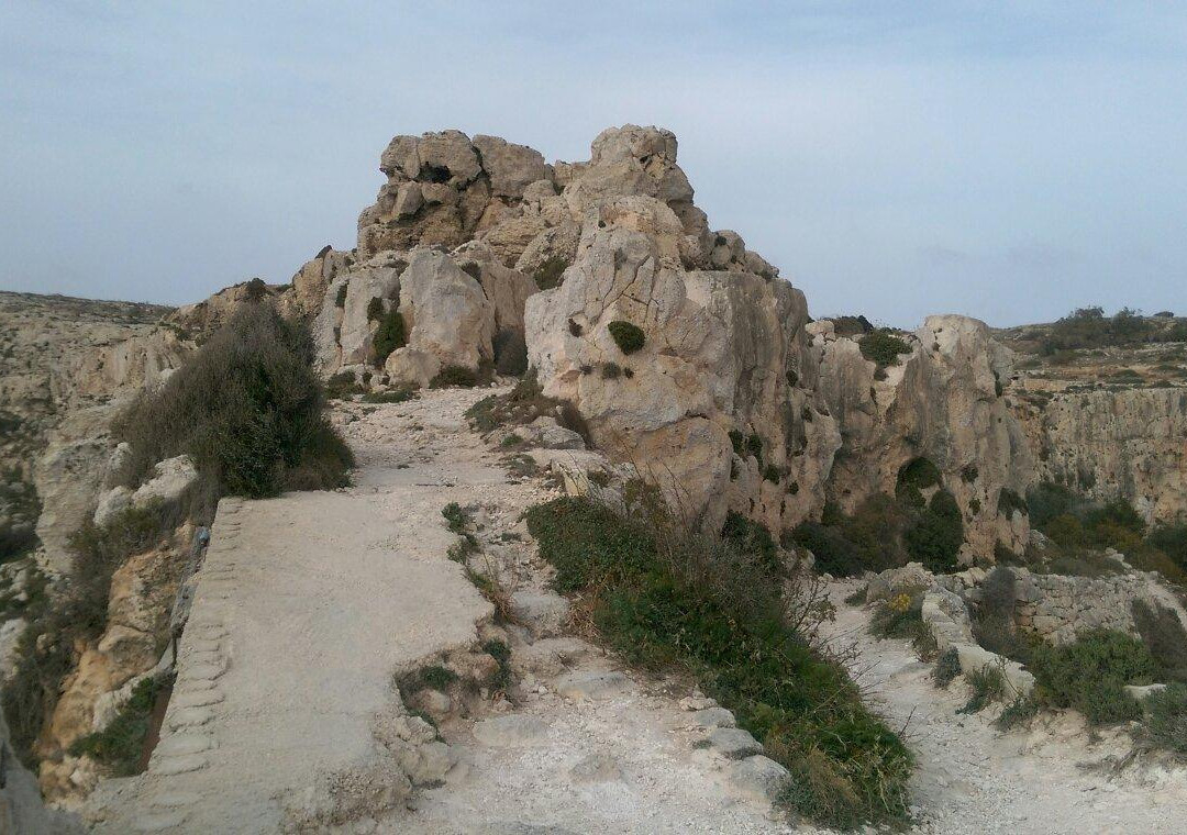 Discover Dingli Cliffs景点图片