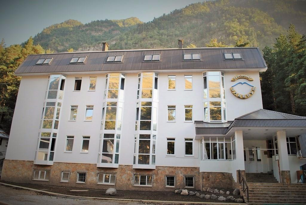 Elbrus Holiday Village Hotel主图